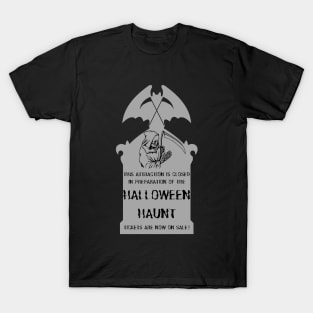 Halloween Haunt - This Attraction Is Closed T-Shirt